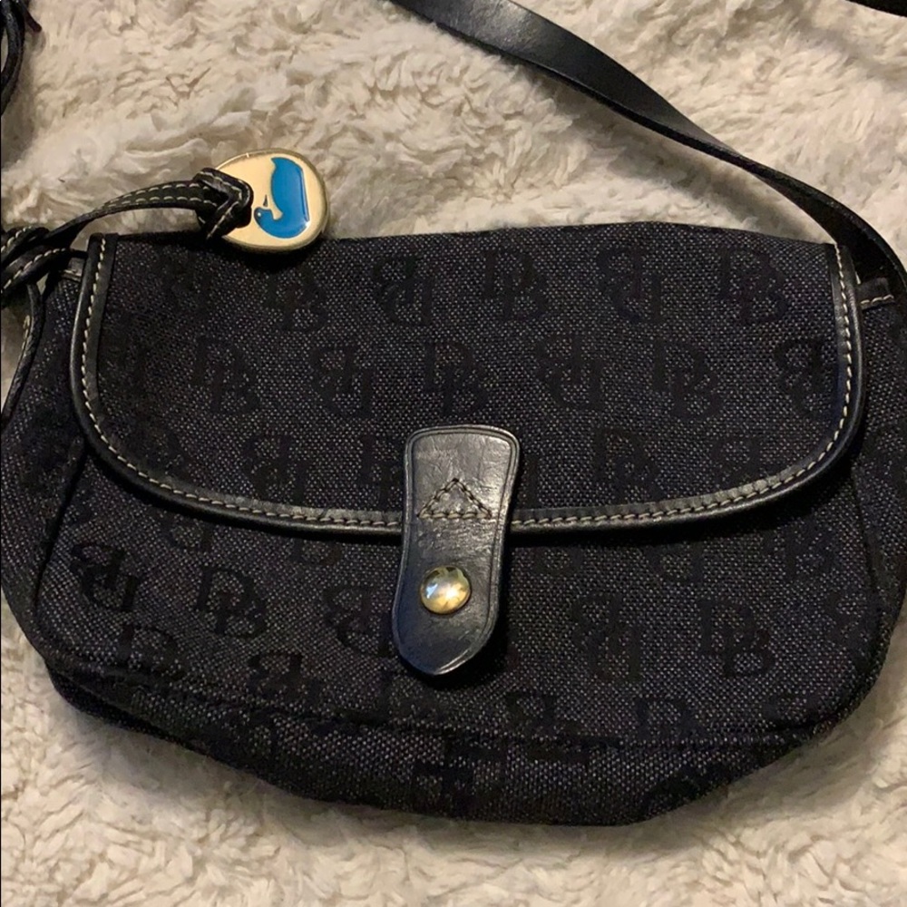 Dooney & Bourke criss body bag